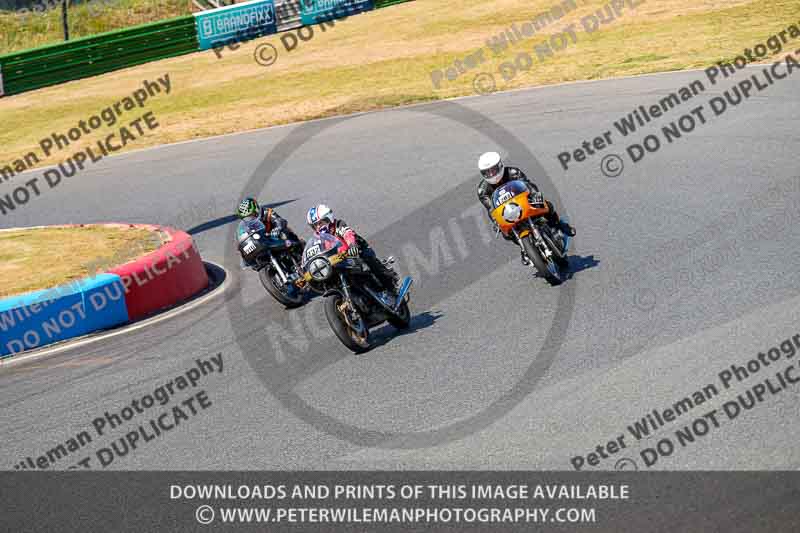 Vintage motorcycle club;eventdigitalimages;mallory park;mallory park trackday photographs;no limits trackdays;peter wileman photography;trackday digital images;trackday photos;vmcc festival 1000 bikes photographs